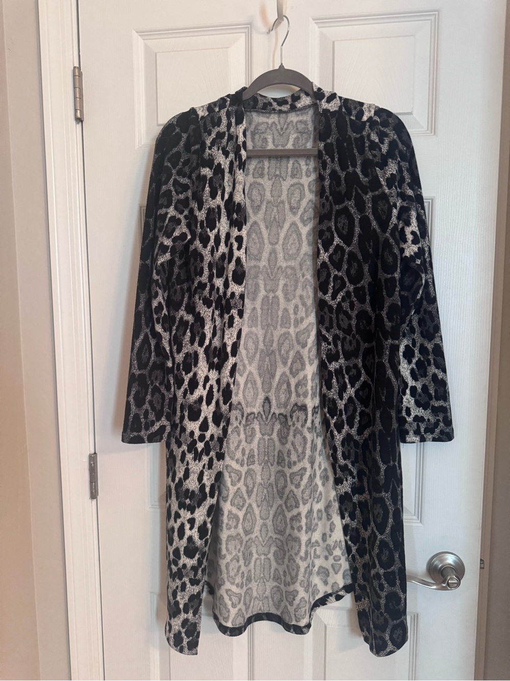 Black & Gray Leopard Open-Front Women's Cardigan